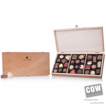 Afbeelding van relatiegeschenk:ChocoPrestige - Pralines Pralines in een houten kistje