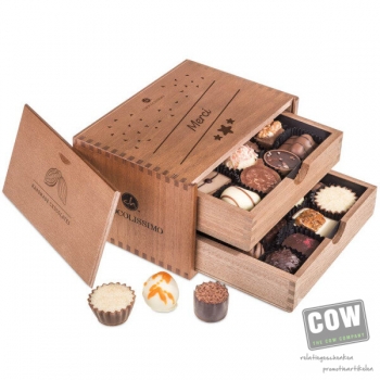 Afbeelding van relatiegeschenk:Chocolaterie - Merci - Pralines Pralines in een houten kistje